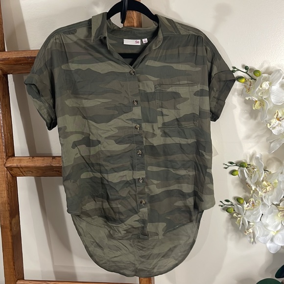 SO | Tops | Nwt So High Low Buttons Top | Poshmark